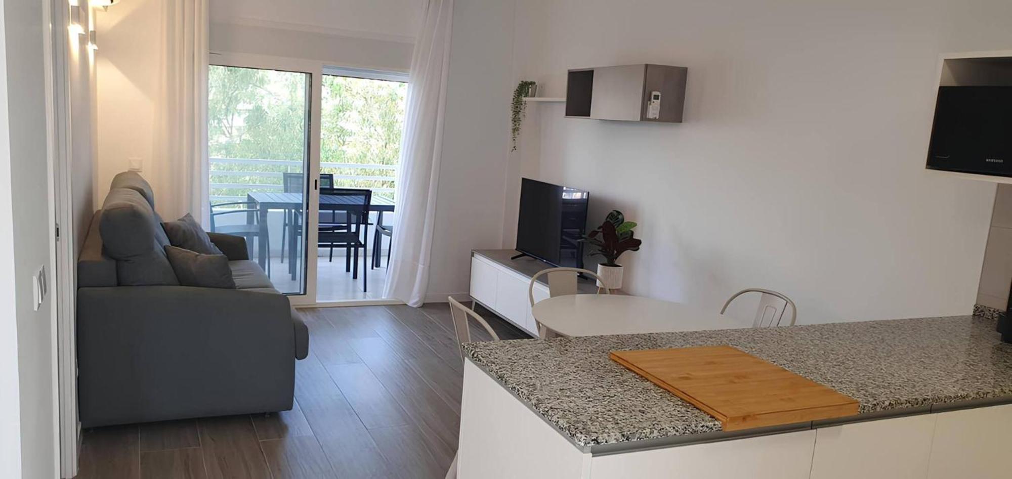 517 Golden Coast Royal Apartment *